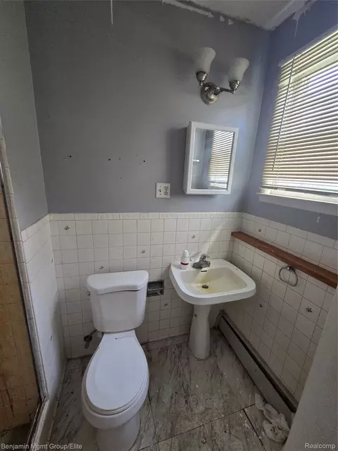Bath - 9298 Varodell Dr, Davison, MI 48423 photo 3 of 3