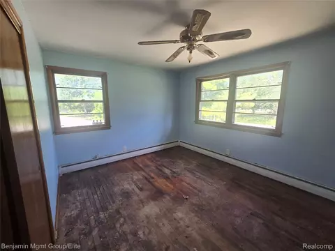 Bedroom - 9298 Varodell Dr, Davison, MI 48423 photo 3 of 5