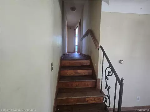 Entry Way - 9298 Varodell Dr, Davison, MI 48423 photo 2 of 3