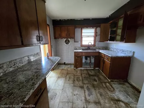 Kitchen - 9298 Varodell Dr, Davison, MI 48423 photo 1 of 2