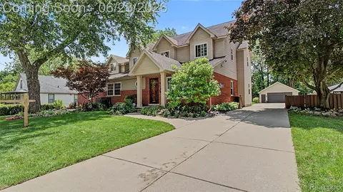 1010 Genesee Dr, Royal Oak, MI 48073