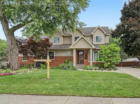 1010 Genesee Dr, Royal Oak, MI 48073