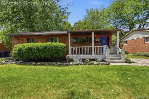1061 Western Dr, Ann Arbor, MI 48103