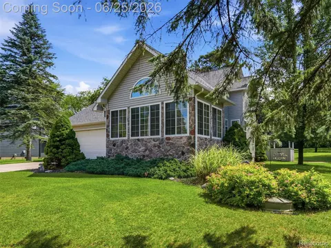 10288 Carmer Rd, Tyrone, MI 48430
