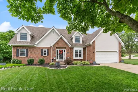 1043 Ridgeview Cir, Orion, MI 48362