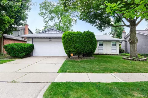 1454 Pine Valley Blvd, Ann Arbor, MI 48104