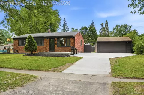23040 Shiell St, Clinton Township, MI 48035