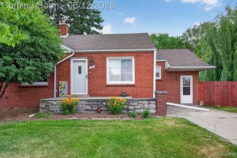 30541 Utica Rd, Roseville, MI 48066