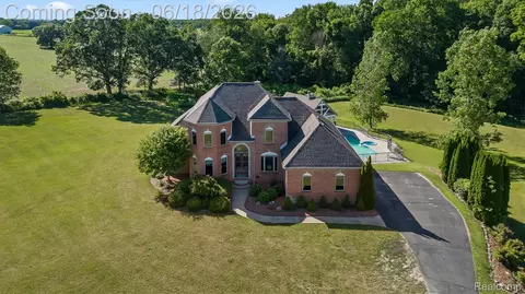5715 Crest Ct, Webster, MI 48130