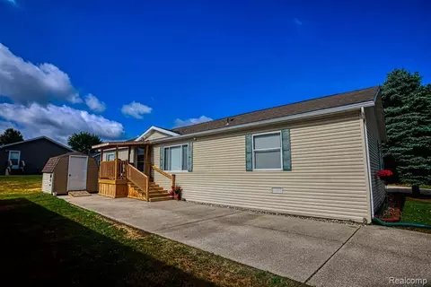 2670 Biscayne Ct, Lapeer, MI 48446