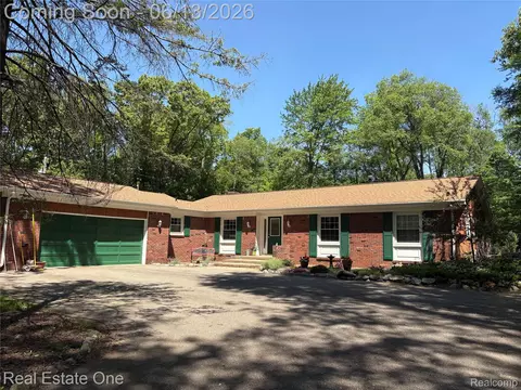 5466 Grange Hall Rd, Groveland, MI 48442