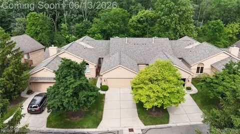 21850 River Ridge Trl, Farmington Hills, MI 48335