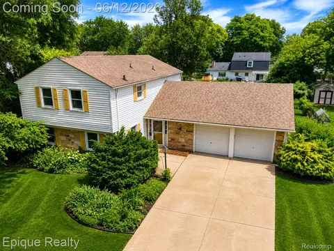 4856 Danbury Dr, Troy, MI 48085