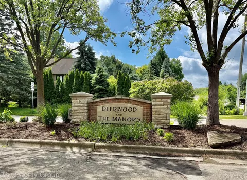 6248 E Crest Forest Ct, Independence, MI 48348