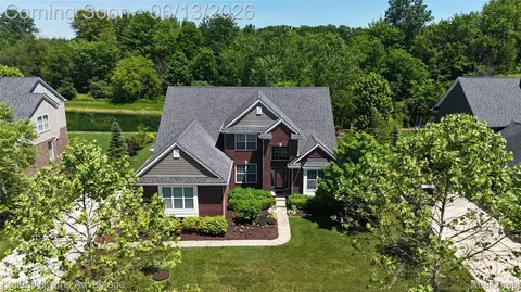 23740 Stoneleigh Dr, Lyon, MI 48178