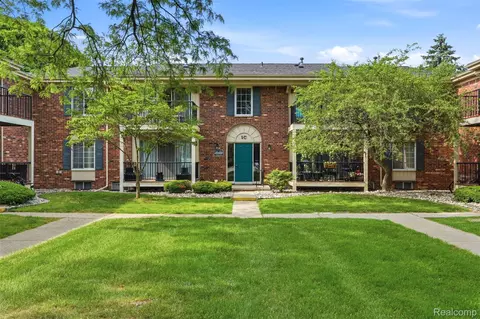 12042 15 Mile Rd, Sterling Heights, MI 48312