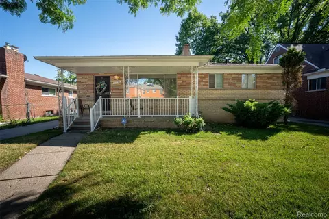 21328 Sloan Dr, Harper Woods, MI 48225