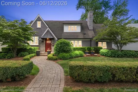 352 S Glenhurst Dr, Birmingham, MI 48009