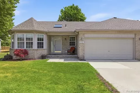 41184 Greenspire Dr, Clinton Township, MI 48038