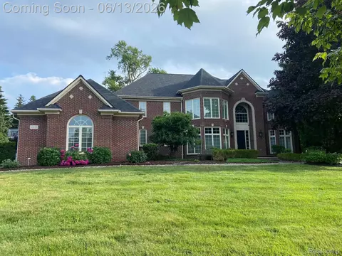 4831 Goodison Place Dr, Oakland, MI 48306