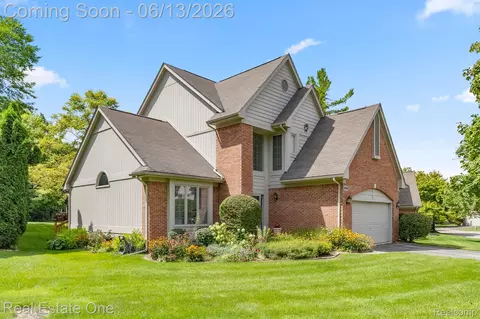 30612 Sequoia Cir, Farmington Hills, MI 48331