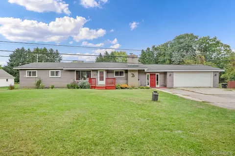 5014 Oak Hill Rd, Brandon, MI 48348