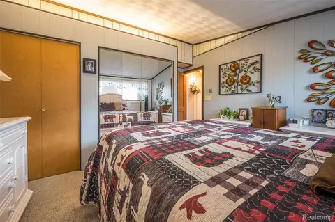 Bedroom - 1656 S Riverside Dr, Au Gres, MI 48703 photo 2 of 3