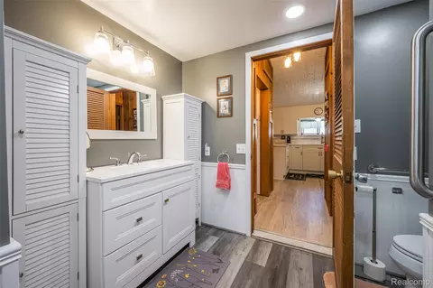 Bath - 1656 S Riverside Dr, Au Gres, MI 48703 photo 3 of 3