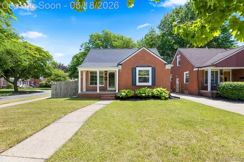19296 Berden St, Harper Woods, MI 48225