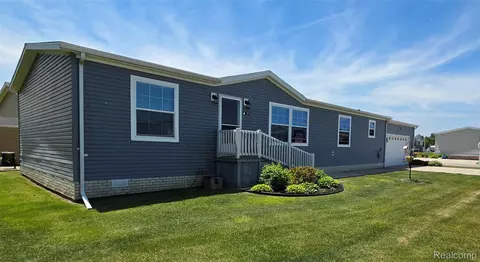 9758 Home Ct, Tyrone, MI 48430