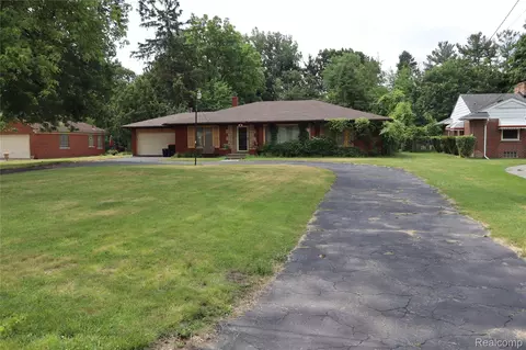 23521 Lee Baker Dr, Southfield, MI 48075