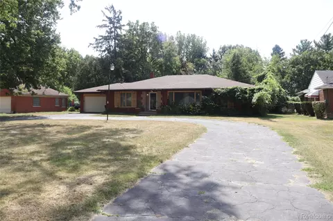 23521 Lee Baker Dr, Southfield, MI 48075