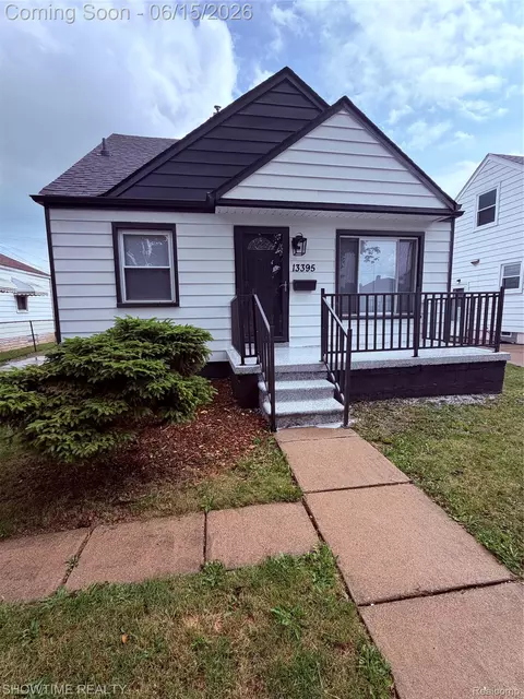 13395 Pullman St, Southgate, MI 48195