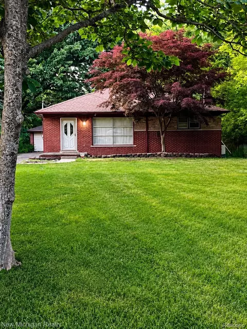 21550 Duns Scotus St, Southfield, MI 48075
