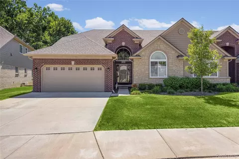 30289 Berghway Trl #44, Warren, MI 48092
