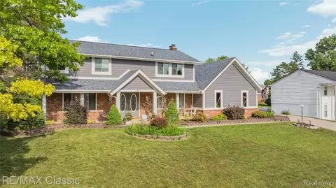 5651 Warrenshire Dr, West Bloomfield, MI 48322