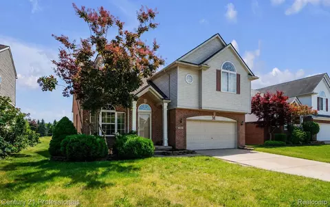 1989 Golfview Ln, Westland, MI 48186