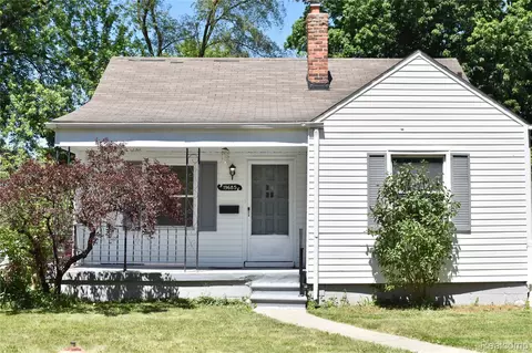 19685 Washtenaw St, Harper Woods, MI 48225