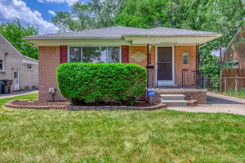 24641 Ridgedale St, Oak Park, MI 48237