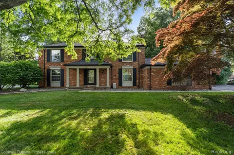 5890 Pinecroft Dr, West Bloomfield, MI 48322