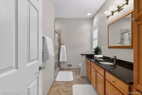 Bath - 12700 Shaffer Rd, Springfield, MI 48350 photo 4 of 9