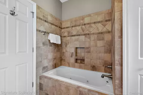Bath - 12700 Shaffer Rd, Springfield, MI 48350 photo 5 of 9