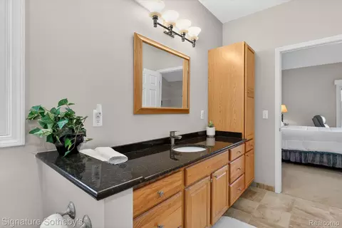 Bath - 12700 Shaffer Rd, Springfield, MI 48350 photo 6 of 9