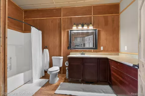Bath - 12700 Shaffer Rd, Springfield, MI 48350 photo 9 of 9