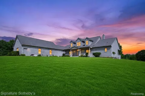 12700 Shaffer Rd, Springfield, MI 48350