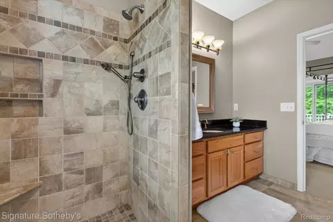 Bath - 12700 Shaffer Rd, Springfield, MI 48350 photo 3 of 9