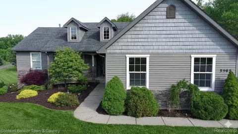 3505 Prescott Dr, Howell, MI 48843