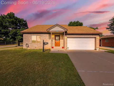 27051 Demrick St, Roseville, MI 48066