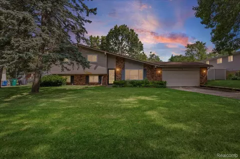226 Ruppert St, Commerce, MI 48382