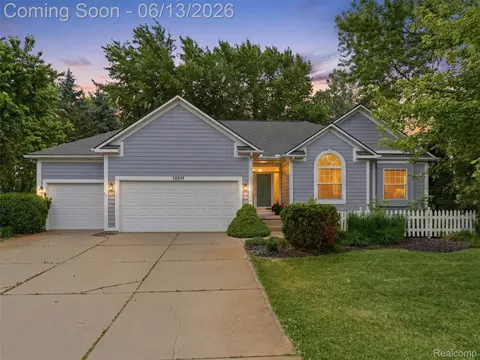 12311 Water Greens Ct, Fenton, MI 48430